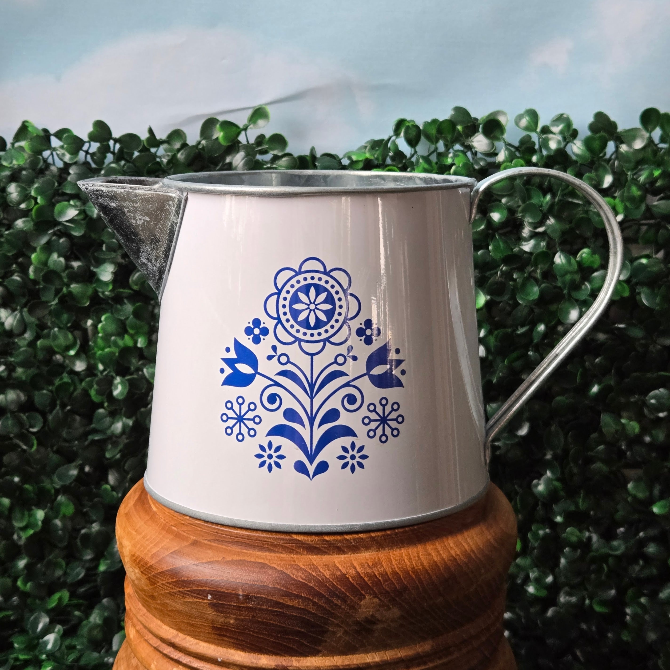 Decorative Nordic style pitcher * Curated Secondhand * Metal Tin